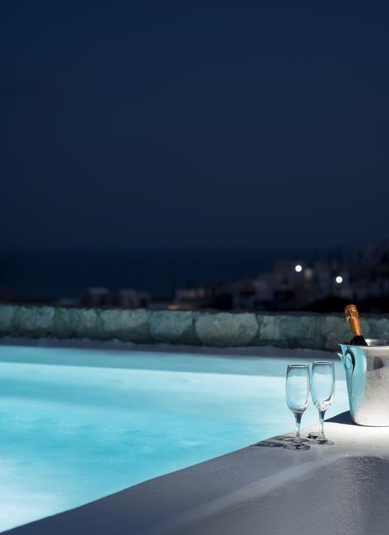 Red Cliff Villa 2Bedroom Villa With Caldera View And Plunge Pool อาโกรตีรี ภายนอก รูปภาพ